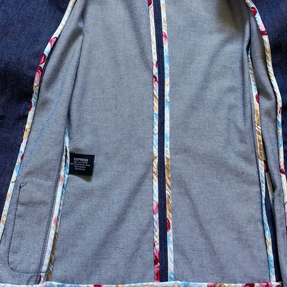 Express Ladies  Denim Vest - Picture 4 of 4